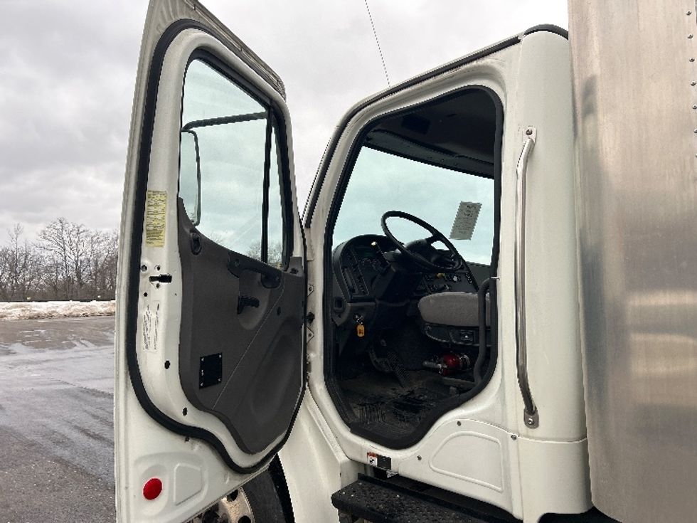 Medium Duty Box Truck-Light and Medium Duty Trucks-Freightliner-2019-M2-Akron-OH-147,928\n\t\tmiles-$ 41,500 - Image 16