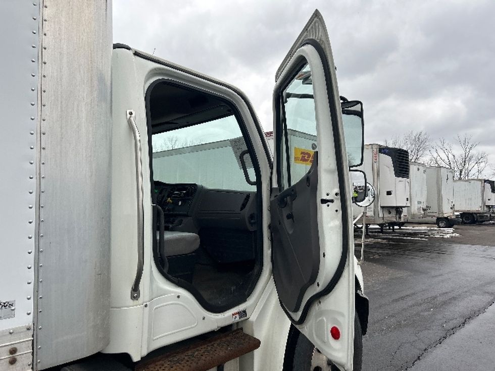 Medium Duty Box Truck-Light and Medium Duty Trucks-Freightliner-2019-M2-Akron-OH-147,928\n\t\tmiles-$ 41,500 - Image 20