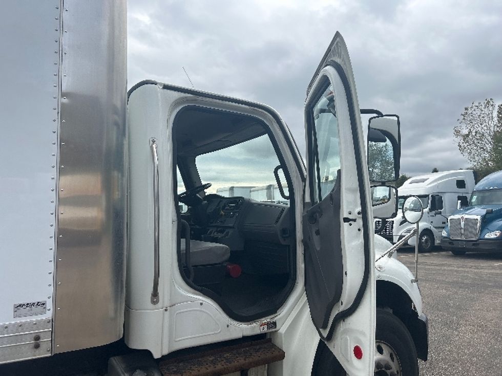 Medium Duty Box Truck-Light and Medium Duty Trucks-Freightliner-2019-M2-Akron-OH-169,168\n\t\tmiles-$ 40,250 - Image 20
