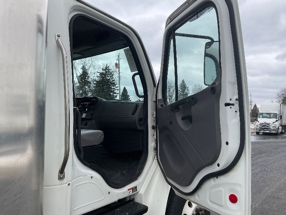 Medium Duty Box Truck-Light and Medium Duty Trucks-Freightliner-2019-M2-Akron-OH-170,941\n\t\tmiles-$ 39,000 - Image 15