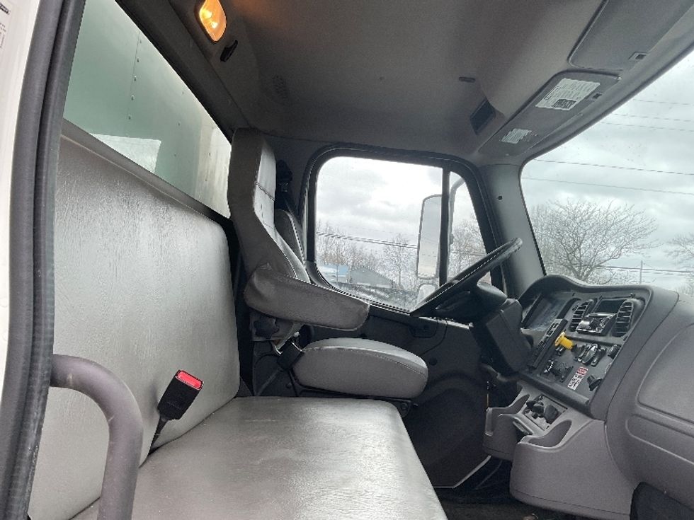 Medium Duty Box Truck-Light and Medium Duty Trucks-Freightliner-2019-M2-Akron-OH-170,941\n\t\tmiles-$ 39,000 - Image 16