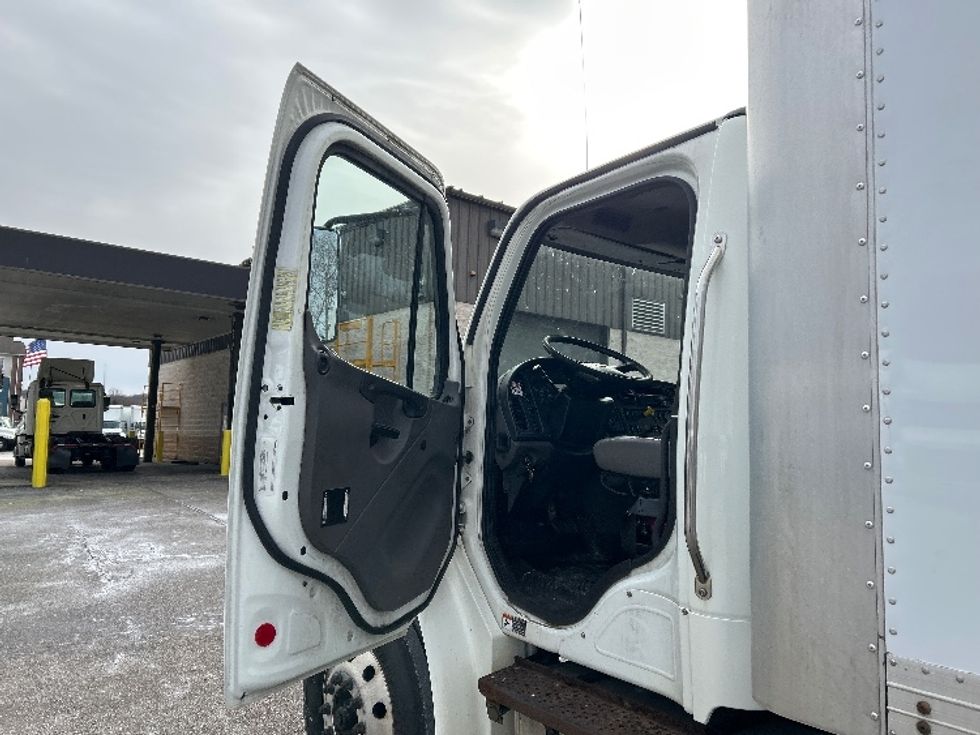 Medium Duty Box Truck-Light and Medium Duty Trucks-Freightliner-2019-M2-Akron-OH-172,918\n\t\tmiles-$ 37,750 - Image 16