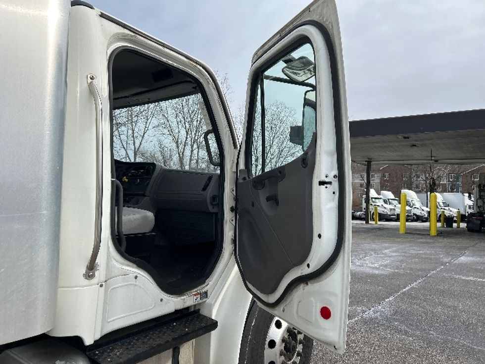 Medium Duty Box Truck-Light and Medium Duty Trucks-Freightliner-2019-M2-Akron-OH-172,918\n\t\tmiles-$ 37,750 - Image 20