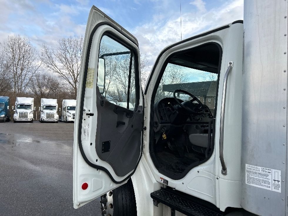 Medium Duty Box Truck-Light and Medium Duty Trucks-Freightliner-2019-M2-Akron-OH-175,588\n\t\tmiles-$ 47,750 - Image 16