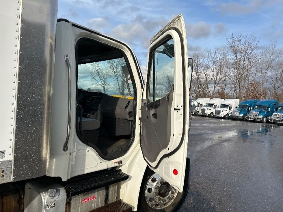 Medium Duty Box Truck-Light and Medium Duty Trucks-Freightliner-2019-M2-Akron-OH-175,588\n\t\tmiles-$ 47,750 - Image 20