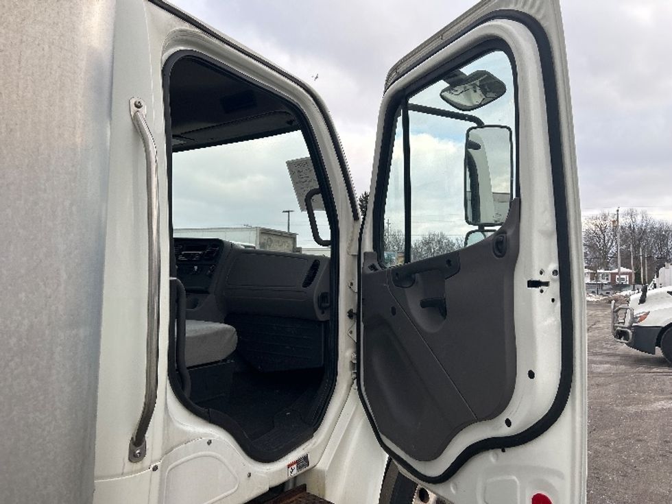 Medium Duty Box Truck-Light and Medium Duty Trucks-Freightliner-2019-M2-Akron-OH-245,948\n\t\tmiles-$ 28,000 - Image 20