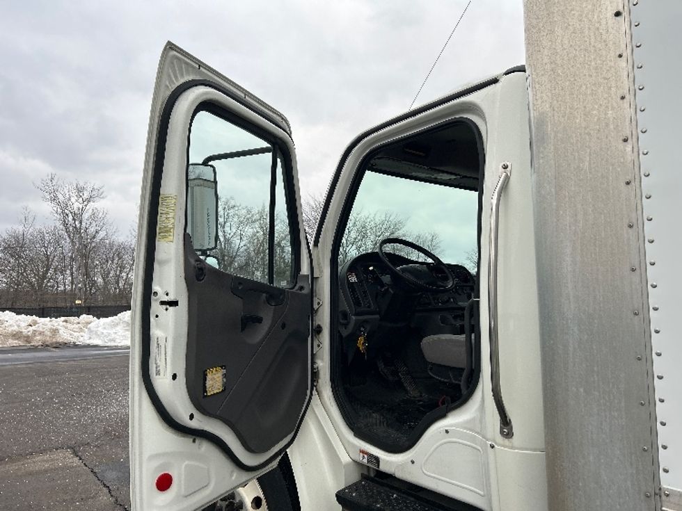 Medium Duty Box Truck-Light and Medium Duty Trucks-Freightliner-2019-M2-Akron-OH-260,309\n\t\tmiles-$ 27,000 - Image 16