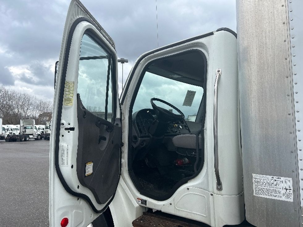 Medium Duty Box Truck-Light and Medium Duty Trucks-Freightliner-2019-M2-Akron-OH-276,607\n\t\tmiles-$ 25,500 - Image 16