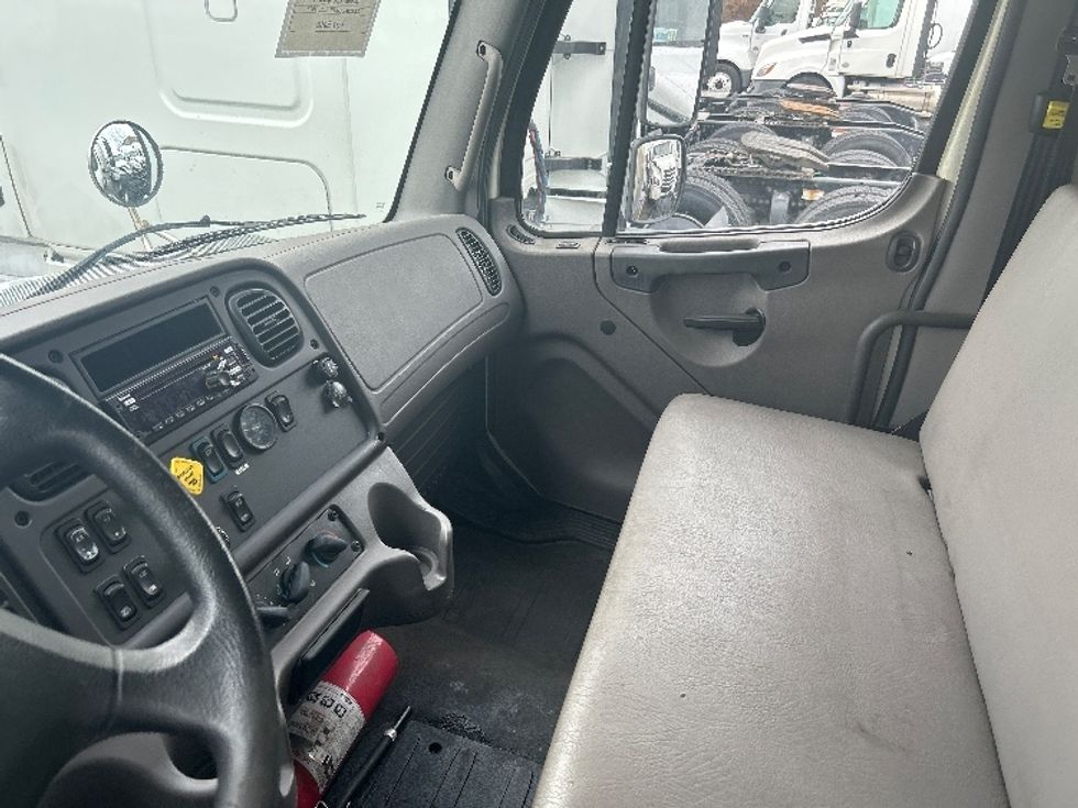 Medium Duty Box Truck-Light and Medium Duty Trucks-Freightliner-2019-M2-Akron-OH-276,607\n\t\tmiles-$ 25,500 - Image 19