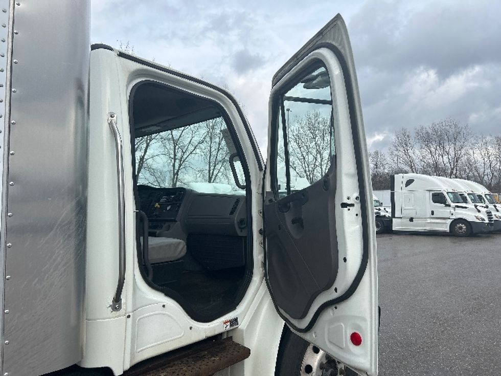 Medium Duty Box Truck-Light and Medium Duty Trucks-Freightliner-2019-M2-Akron-OH-276,607\n\t\tmiles-$ 25,500 - Image 20