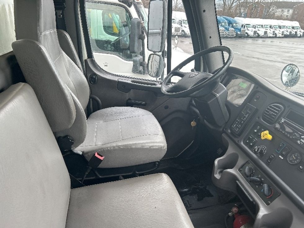 Medium Duty Box Truck-Light and Medium Duty Trucks-Freightliner-2019-M2-Akron-OH-276,607\n\t\tmiles-$ 25,500 - Image 22