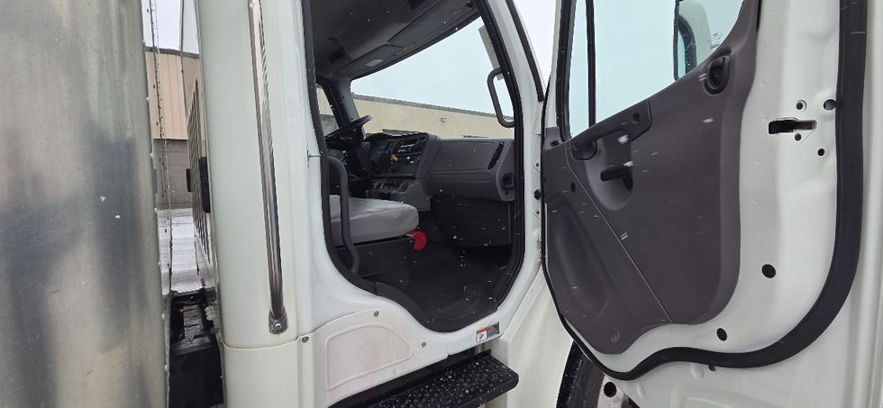 Medium Duty Box Truck-Light and Medium Duty Trucks-Freightliner-2019-M2-Akron-OH-284,565\n\t\tmiles-$ 23,500 - Image 19
