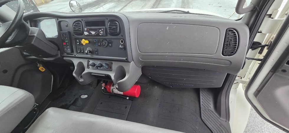 Medium Duty Box Truck-Light and Medium Duty Trucks-Freightliner-2019-M2-Akron-OH-284,565\n\t\tmiles-$ 23,500 - Image 20