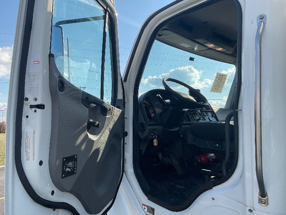 Medium Duty Box Truck-Light and Medium Duty Trucks-Freightliner-2019-M2-Akron-OH-408,049\n\t\tmiles-$ 20,000 - Image 16