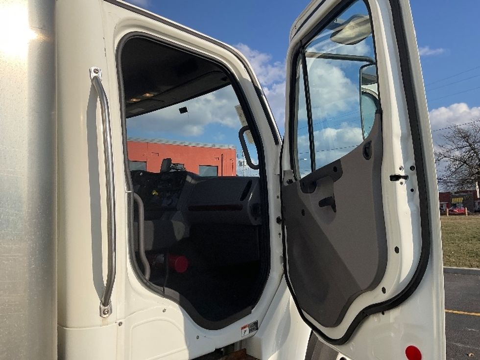 Medium Duty Box Truck-Light and Medium Duty Trucks-Freightliner-2019-M2-Akron-OH-408,049\n\t\tmiles-$ 20,000 - Image 20