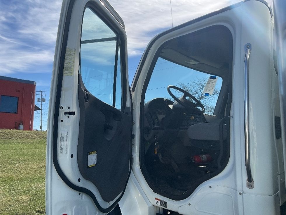 Medium Duty Box Truck-Light and Medium Duty Trucks-Freightliner-2019-M2-Akron-OH-63,915\n\t\tmiles-$ 47,750 - Image 16