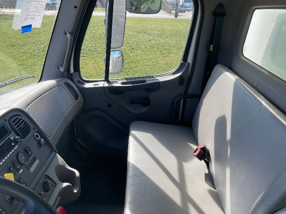 Medium Duty Box Truck-Light and Medium Duty Trucks-Freightliner-2019-M2-Akron-OH-63,915\n\t\tmiles-$ 47,750 - Image 19