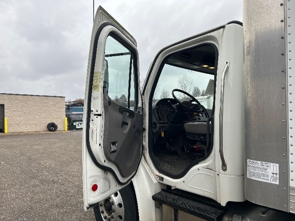Medium Duty Box Truck-Light and Medium Duty Trucks-Freightliner-2019-M2-Akron-OH-93,524\n\t\tmiles-$ 62,500 - Image 16
