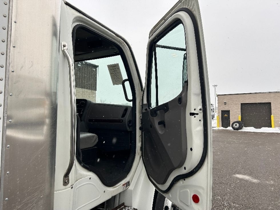 Medium Duty Box Truck-Light and Medium Duty Trucks-Freightliner-2019-M2-Akron-OH-94,558\n\t\tmiles-$ 61,250 - Image 18