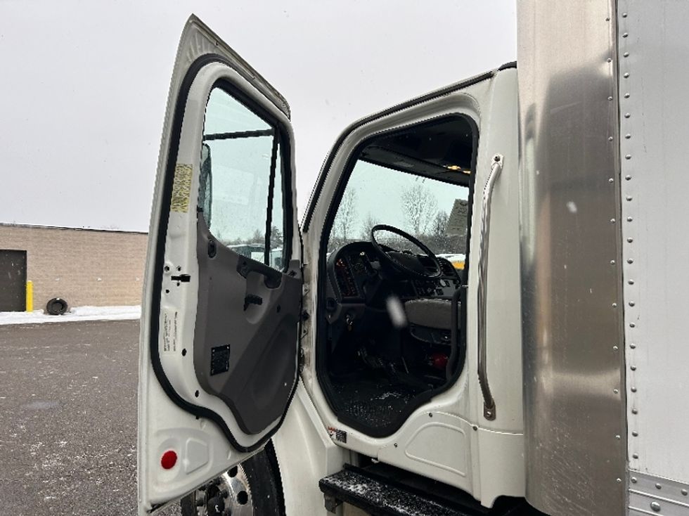 Medium Duty Box Truck-Light and Medium Duty Trucks-Freightliner-2019-M2-Akron-OH-94,558\n\t\tmiles-$ 61,250 - Image 20
