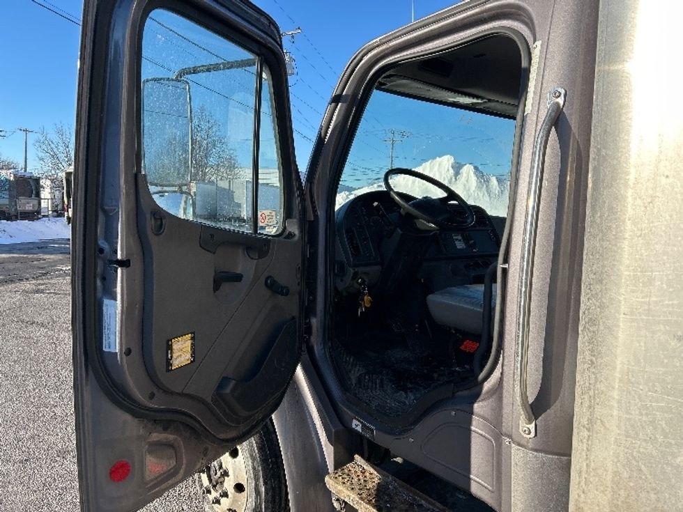 Medium Duty Box Truck-Light and Medium Duty Trucks-Freightliner-2019-M2-Albany-NY-186,290\n\t\tmiles-$ 35,750 - Image 16