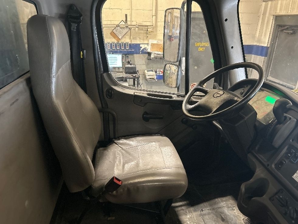 Medium Duty Box Truck-Light and Medium Duty Trucks-Freightliner-2019-M2-Albany-NY-186,290\n\t\tmiles-$ 35,750 - Image 21