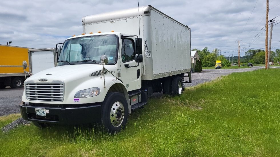 Medium Duty Box Truck-Light and Medium Duty Trucks-Freightliner-2019-M2-Albany-NY-222,386\n\t\tmiles-$ 28,750 - Image 1
