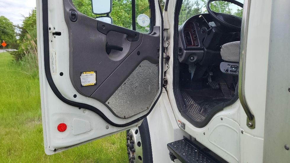 Medium Duty Box Truck-Light and Medium Duty Trucks-Freightliner-2019-M2-Albany-NY-222,386\n\t\tmiles-$ 28,750 - Image 17