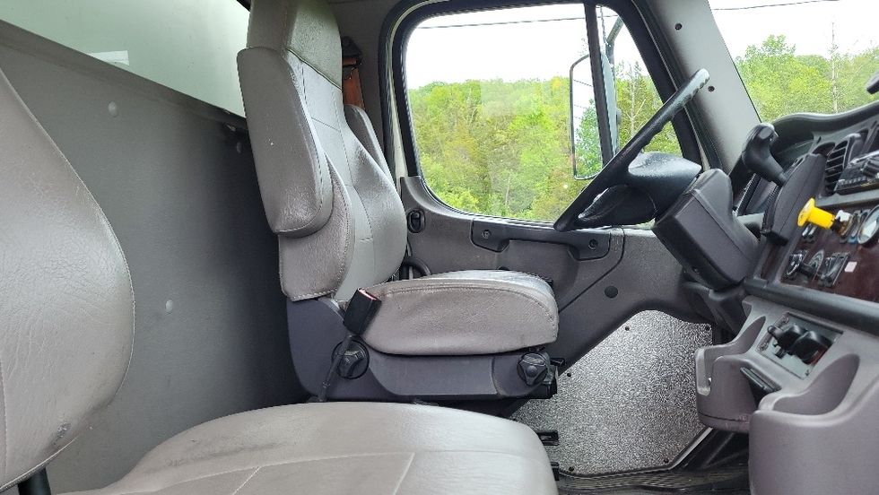 Medium Duty Box Truck-Light and Medium Duty Trucks-Freightliner-2019-M2-Albany-NY-222,386\n\t\tmiles-$ 28,750 - Image 22