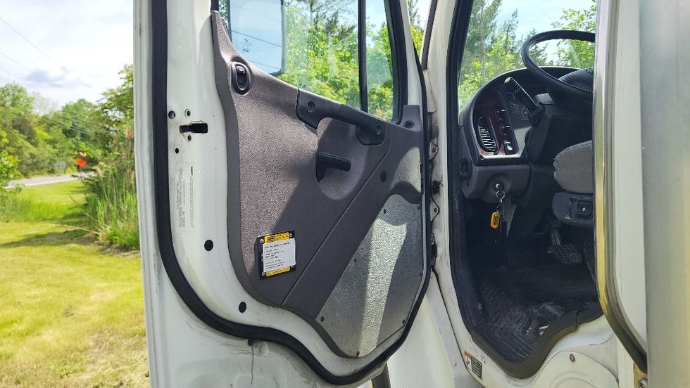 Medium Duty Box Truck-Light and Medium Duty Trucks-Freightliner-2019-M2-Albany-NY-231,026\n\t\tmiles-$ 27,750 - Image 16