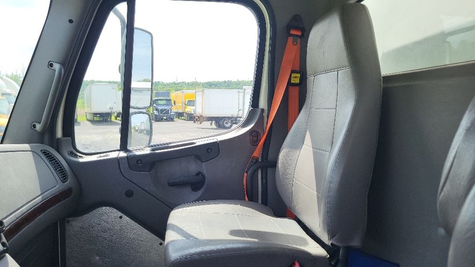 Medium Duty Box Truck-Light and Medium Duty Trucks-Freightliner-2019-M2-Albany-NY-231,026\n\t\tmiles-$ 27,750 - Image 19