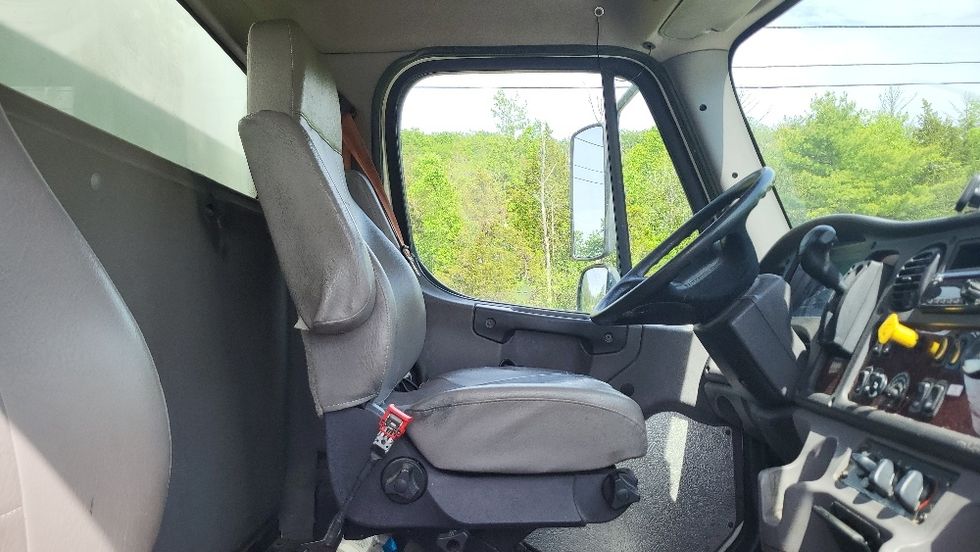 Medium Duty Box Truck-Light and Medium Duty Trucks-Freightliner-2019-M2-Albany-NY-231,026\n\t\tmiles-$ 27,750 - Image 22