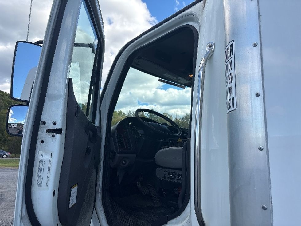 Medium Duty Box Truck-Light and Medium Duty Trucks-Freightliner-2019-M2-Albany-NY-261,166\n\t\tmiles-$ 26,000 - Image 16