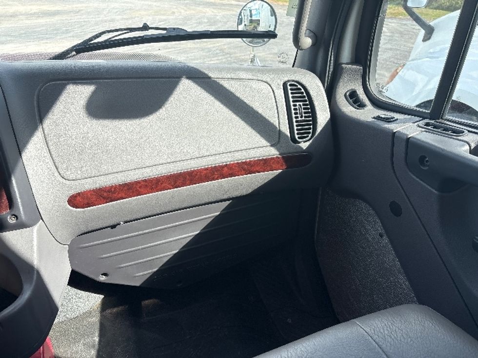 Medium Duty Box Truck-Light and Medium Duty Trucks-Freightliner-2019-M2-Albany-NY-261,166\n\t\tmiles-$ 26,000 - Image 21