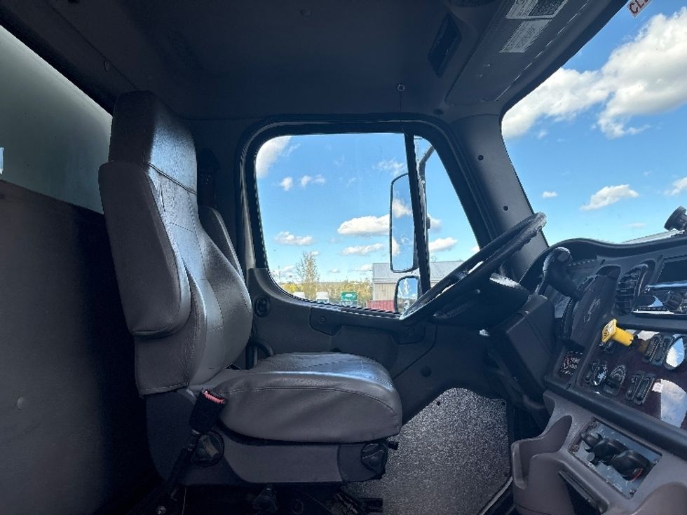 Medium Duty Box Truck-Light and Medium Duty Trucks-Freightliner-2019-M2-Albany-NY-261,166\n\t\tmiles-$ 26,000 - Image 22