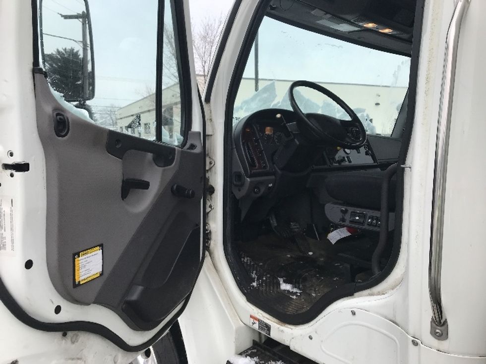 Medium Duty Box Truck-Light and Medium Duty Trucks-Freightliner-2019-M2-Albany-NY-54,552\n\t\tmiles-$ 58,750 - Image 16
