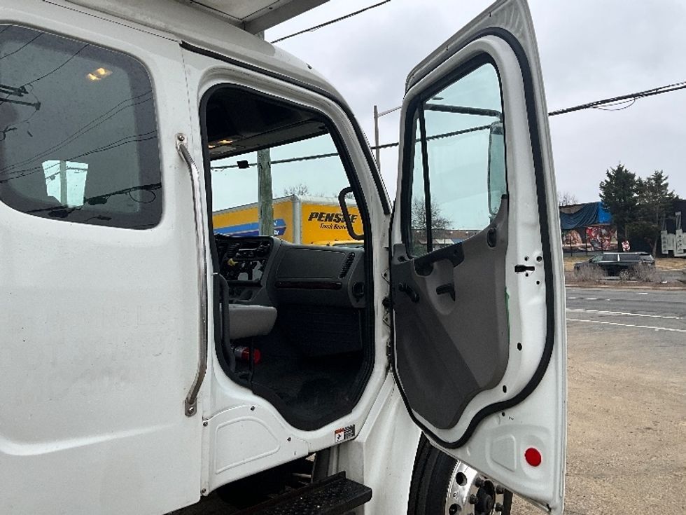 Medium Duty Box Truck-Light and Medium Duty Trucks-Freightliner-2019-M2-Alexandria-VA-160,991\n\t\tmiles-$ 57,500 - Image 21