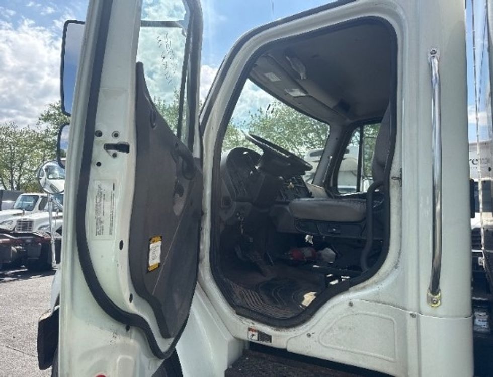 Medium Duty Box Truck-Light and Medium Duty Trucks-Freightliner-2019-M2-Alexandria-VA-192,580\n\t\tmiles-$ 44,000 - Image 16