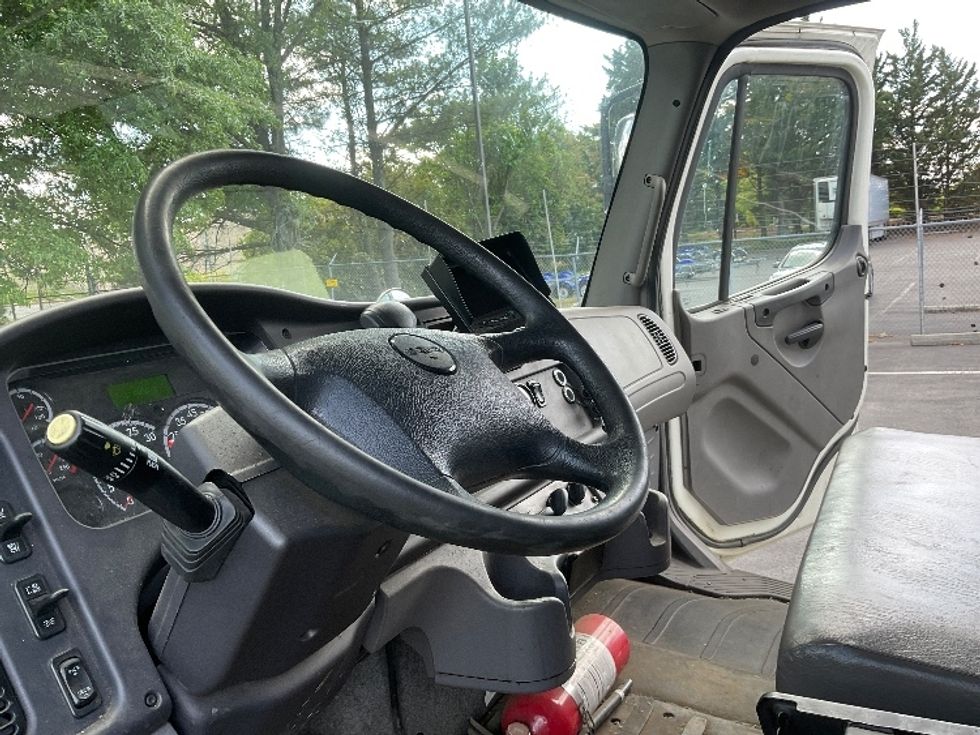 Medium Duty Box Truck-Light and Medium Duty Trucks-Freightliner-2019-M2-Alexandria-VA-192,580\n\t\tmiles-$ 44,000 - Image 17