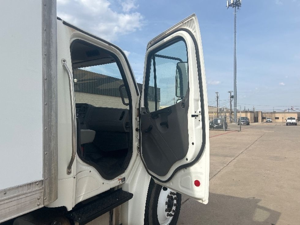 Medium Duty Box Truck-Light and Medium Duty Trucks-Freightliner-2019-M2-Amarillo-TX-98,345\n\t\tmiles-$ 57,250 - Image 20