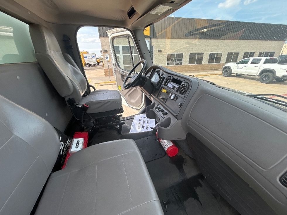 Medium Duty Box Truck-Light and Medium Duty Trucks-Freightliner-2019-M2-Amarillo-TX-98,345\n\t\tmiles-$ 57,250 - Image 22