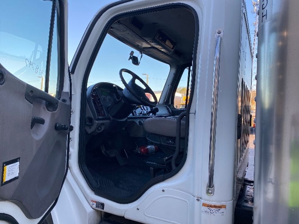 Medium Duty Box Truck-Light and Medium Duty Trucks-Freightliner-2019-M2-Apopka-FL-209,330\n\t\tmiles-$ 46,750 - Image 16