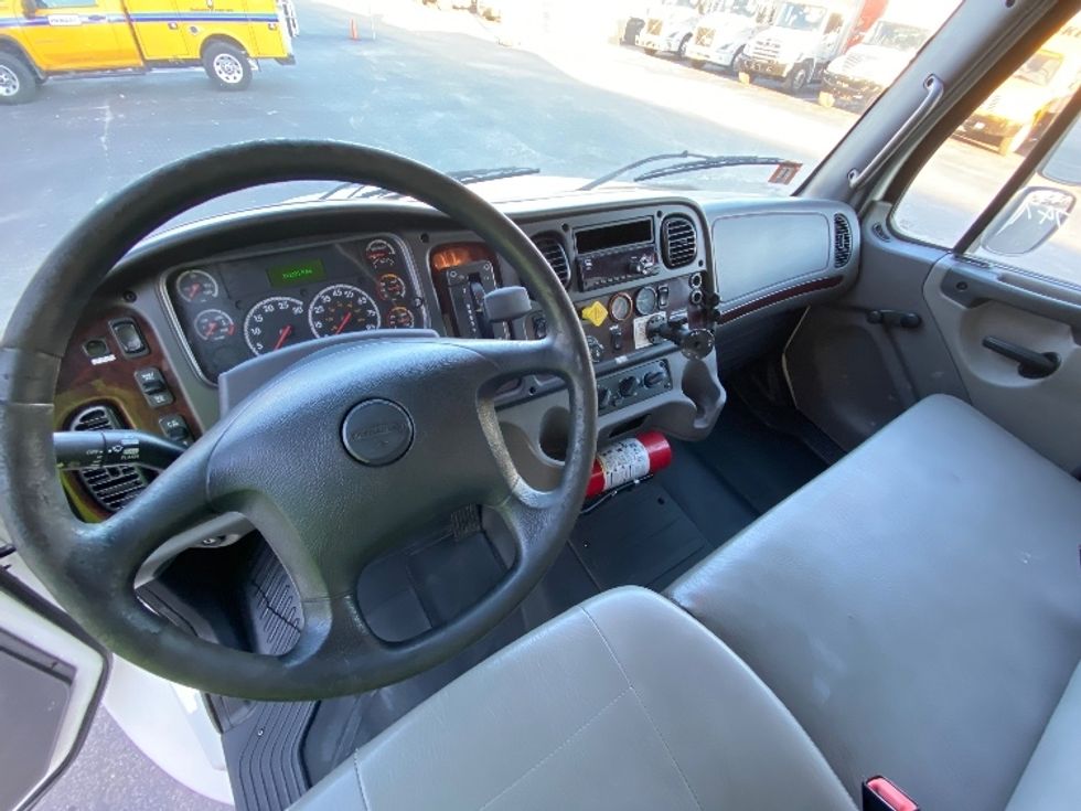 Medium Duty Box Truck-Light and Medium Duty Trucks-Freightliner-2019-M2-Apopka-FL-209,330\n\t\tmiles-$ 46,750 - Image 18