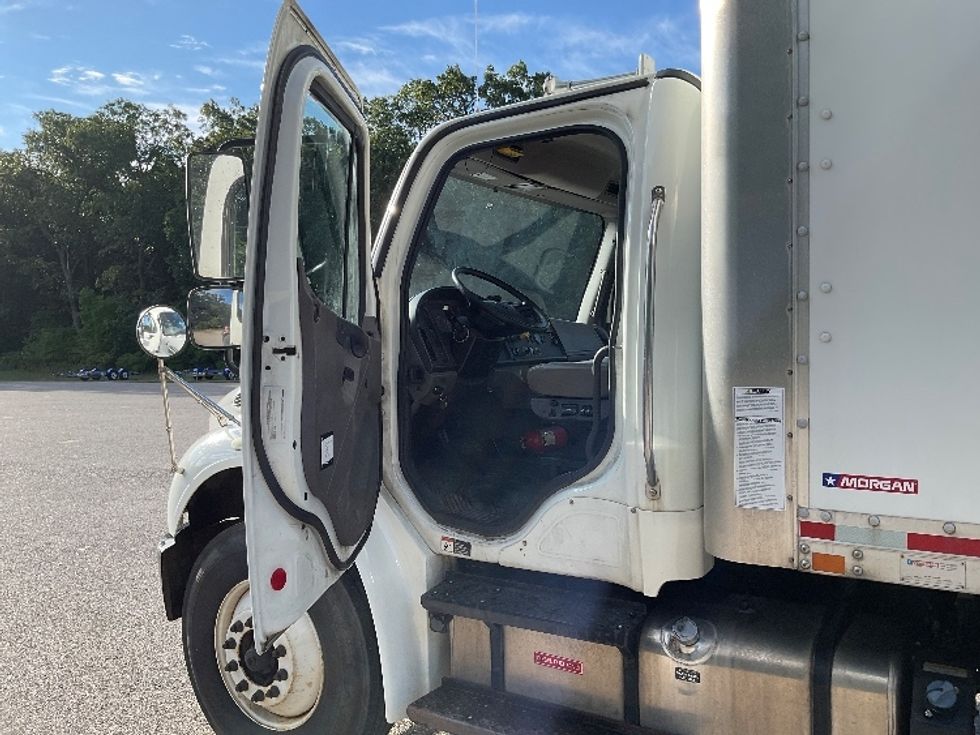 Medium Duty Box Truck-Light and Medium Duty Trucks-Freightliner-2019-M2-Ashland-VA-200,269\n\t\tmiles-$ 36,750 - Image 16