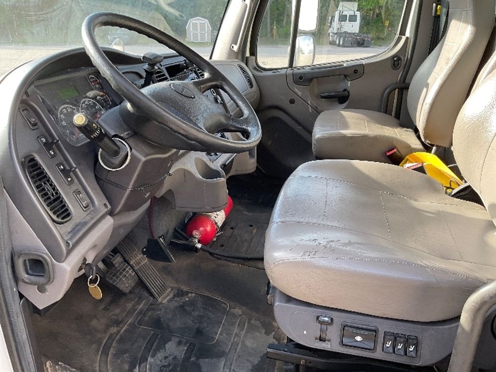 Medium Duty Box Truck-Light and Medium Duty Trucks-Freightliner-2019-M2-Ashland-VA-200,269\n\t\tmiles-$ 36,750 - Image 17