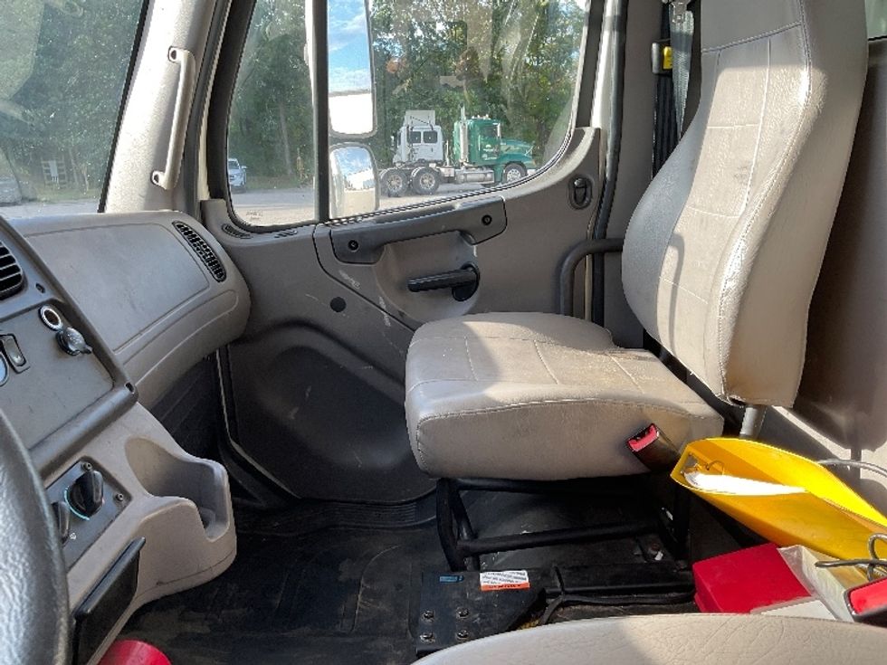 Medium Duty Box Truck-Light and Medium Duty Trucks-Freightliner-2019-M2-Ashland-VA-200,269\n\t\tmiles-$ 36,750 - Image 19