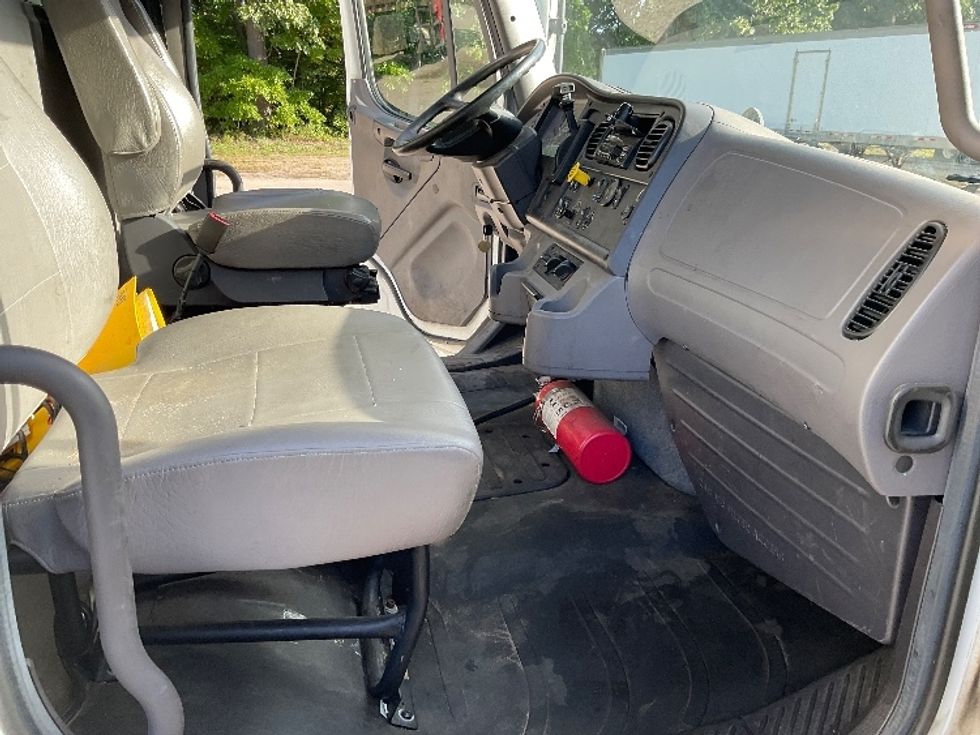 Medium Duty Box Truck-Light and Medium Duty Trucks-Freightliner-2019-M2-Ashland-VA-200,269\n\t\tmiles-$ 36,750 - Image 22