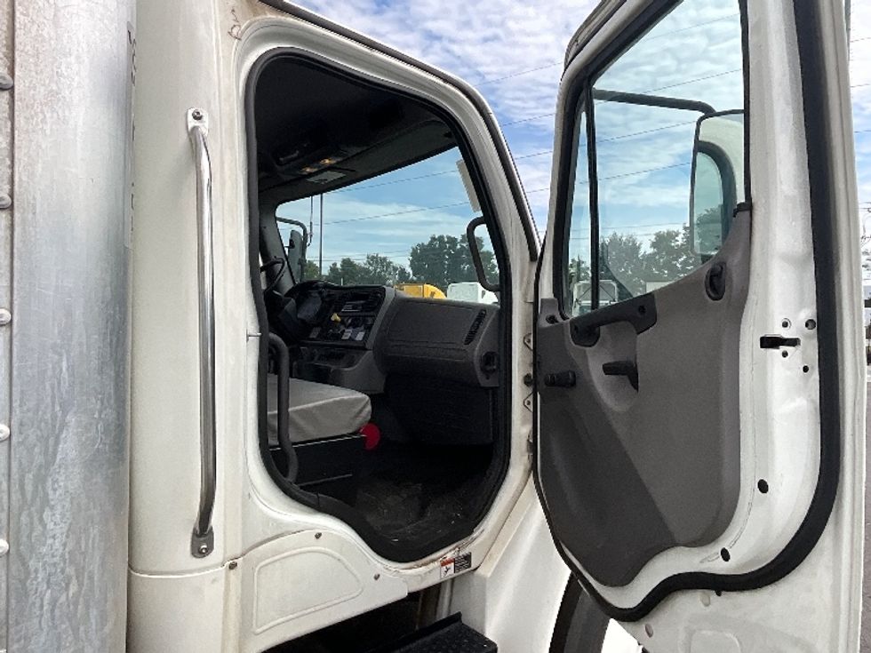 Medium Duty Box Truck-Light and Medium Duty Trucks-Freightliner-2019-M2-Atlanta (Forest Park)-GA-300,935\n\t\tmiles-$ 31,750 - Image 19