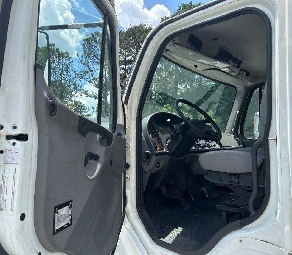 Medium Duty Box Truck-Light and Medium Duty Trucks-Freightliner-2019-M2-Atlanta (Forest Park)-GA-300,935\n\t\tmiles-$ 31,750 - Image 24