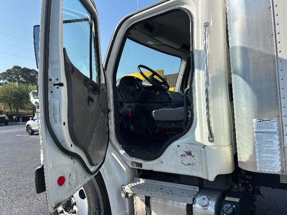 Medium Duty Box Truck-Light and Medium Duty Trucks-Freightliner-2019-M2-Atlanta-GA-147,100\n\t\tmiles-$ 55,250 - Image 16
